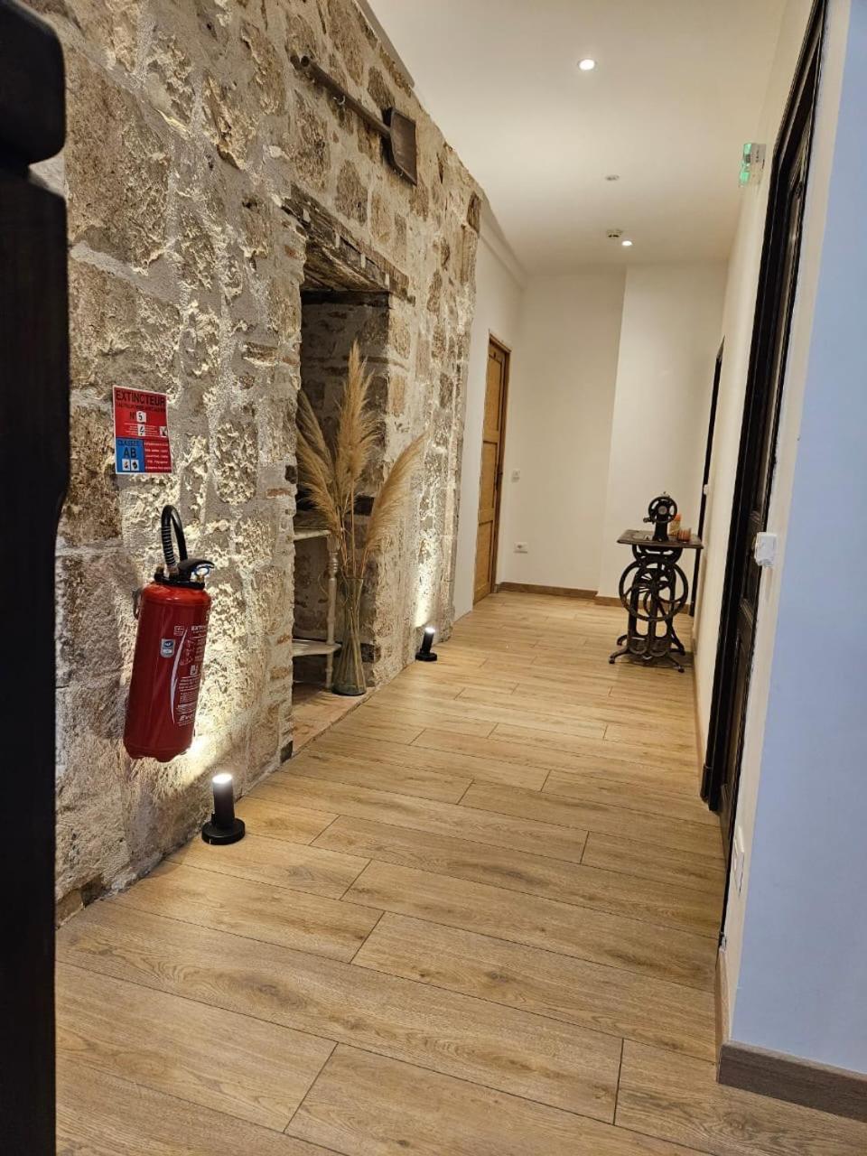 Le Beffroi Aparthotel Tournon-dʼAgenais Kültér fotó