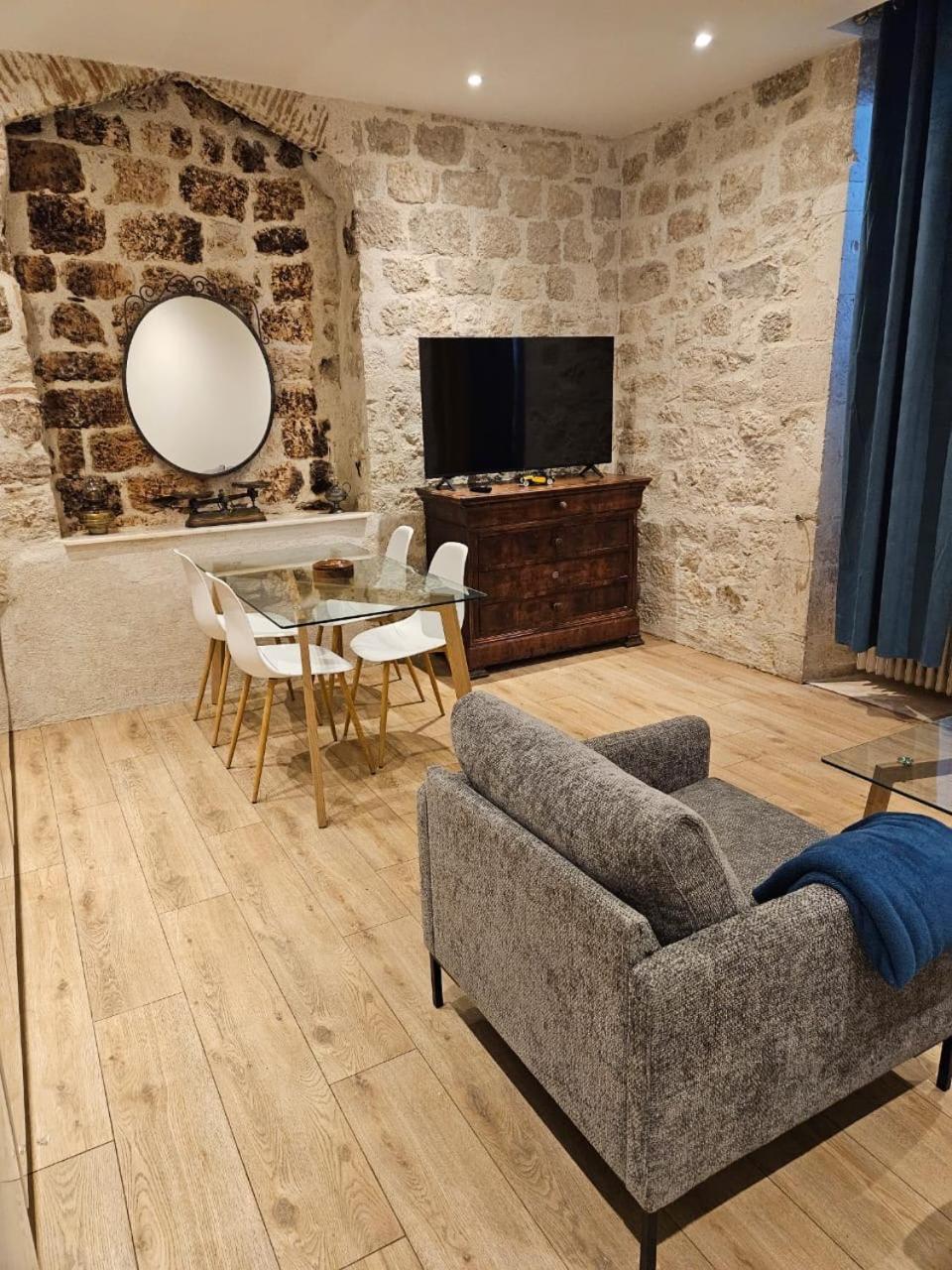 Le Beffroi Aparthotel Tournon-dʼAgenais Kültér fotó