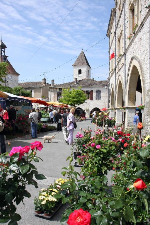 Le Beffroi Aparthotel Tournon-dʼAgenais Kültér fotó